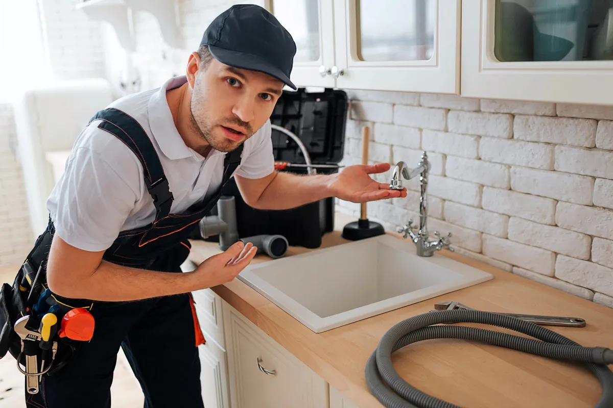 Plombier professionnel en dépannage — Ateliers Plombier Paris 17, Paris 17e